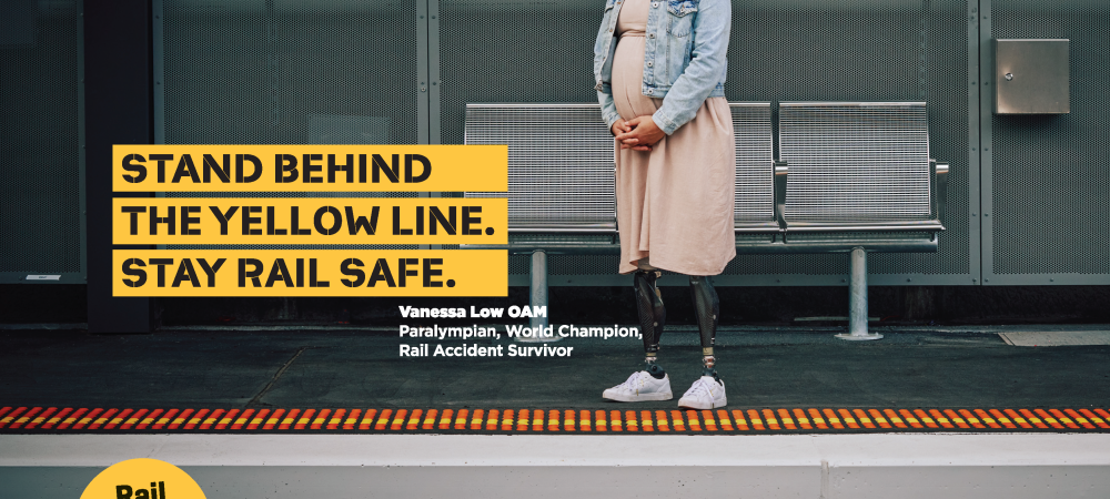 Stay behind the yellow line - Stay rail safe
